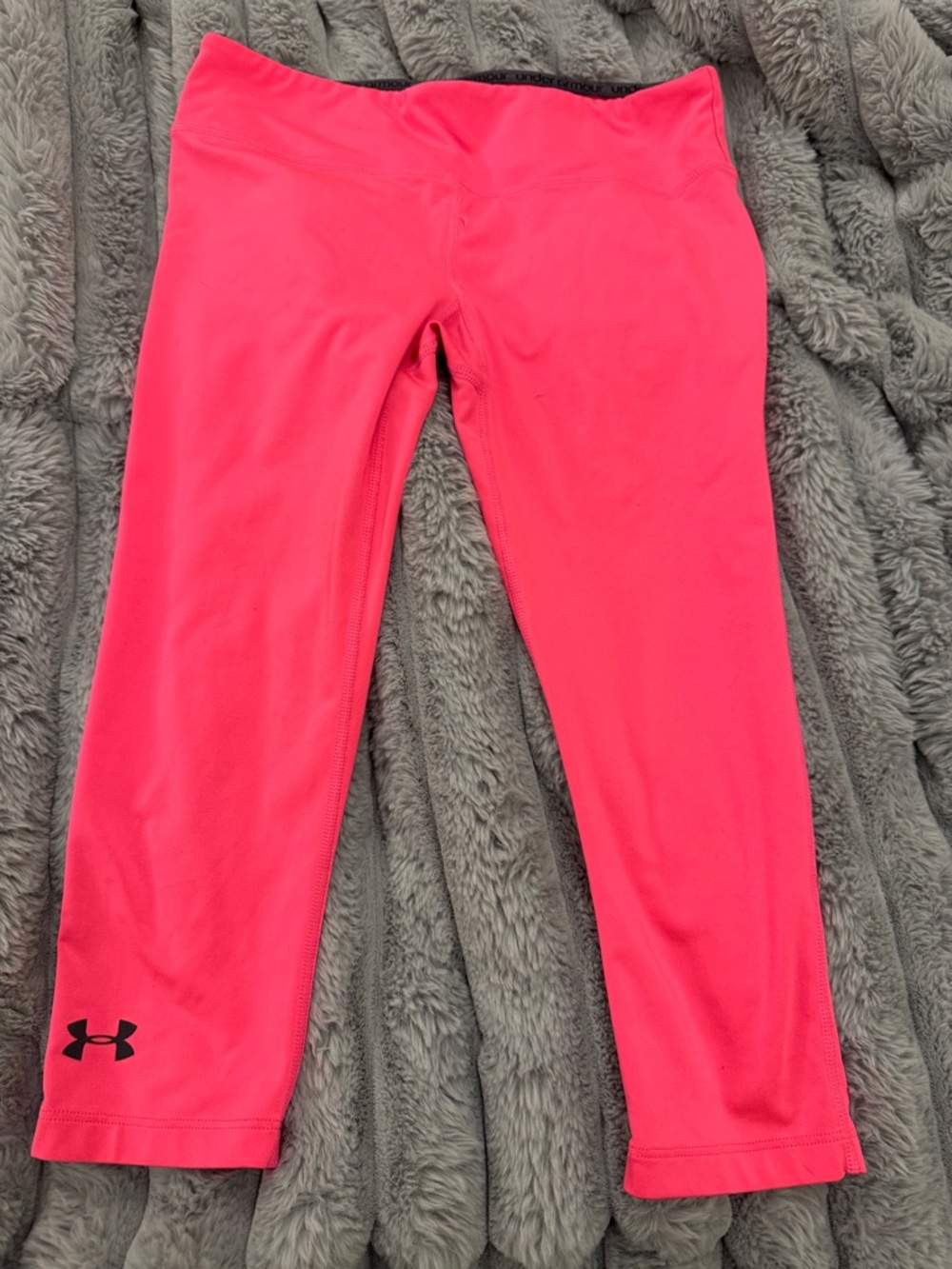Under Armour women’s breast cancer edition Neon Pink Capri Leggings